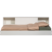 Laden Sie das Bild in den Galerie-Viewer, CARTER BED PINE WHITE 90x200CM [fsc]