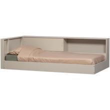 Laden Sie das Bild in den Galerie-Viewer, CARTER CORNER BED PINE DUST [fsc]