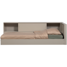 Laden Sie das Bild in den Galerie-Viewer, CARTER CORNER BED PINE DUST [fsc]