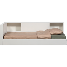 Laden Sie das Bild in den Galerie-Viewer, CARTER CORNER BED PINE WHITE [fsc]