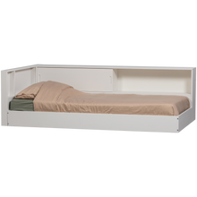 Laden Sie das Bild in den Galerie-Viewer, CARTER CORNER BED PINE WHITE [fsc]