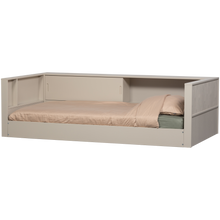 Laden Sie das Bild in den Galerie-Viewer, CARTER BED COUCH DUST [fsc]