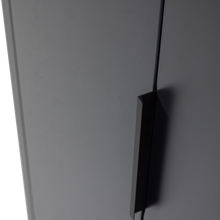 Laden Sie das Bild in den Galerie-Viewer, GUNNAR 2-DOORS CABINET PINE MATT BLACK [fsc]