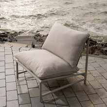 Laden Sie das Bild in den Galerie-Viewer, ELVO GARDEN LOUNGE CHAIR ALUMINIUM SAND