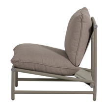 Laden Sie das Bild in den Galerie-Viewer, ELVO GARDEN LOUNGE CHAIR ALUMINIUM SAND