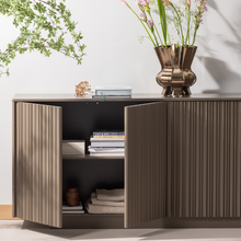 Laden Sie das Bild in den Galerie-Viewer, NOVA SIDEBOARD 200 CM PINE TRUFFLE BROWN [fsc]