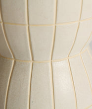 Carica l'immagine nel visualizzatore di Gallery, Ceramic Beige Side Table
