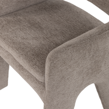 Laden Sie das Bild in den Galerie-Viewer, BIGFOOT DINING CHAIR CHENILLE TAUPE [fsc]
