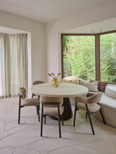 Charger l'image dans la galerie, AUREN - dining table - fibre cement / acacia wood - DIA 115 x H 76 cm - off-white