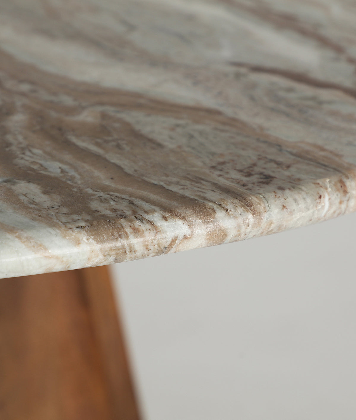 Droux dining table detail