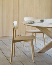 Laden Sie das Bild in den Galerie-Viewer, Circle dining table