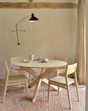 Carica l&#39;immagine nel visualizzatore di Gallery, Circle dining table