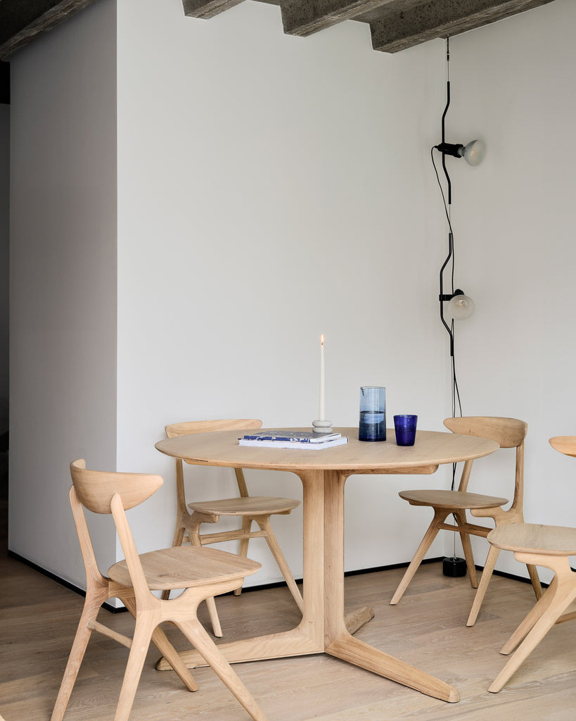 Corto dining table