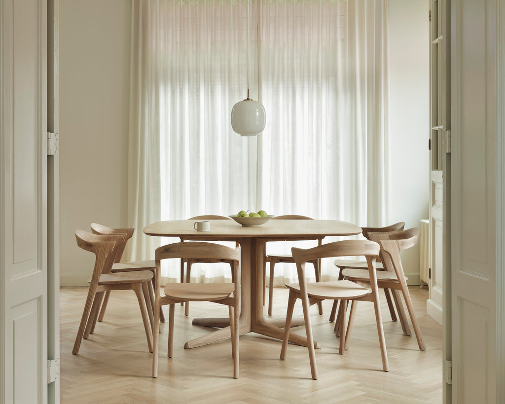 Corto dining table