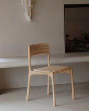 Laden Sie das Bild in den Galerie-Viewer, PI dining chair with armrests