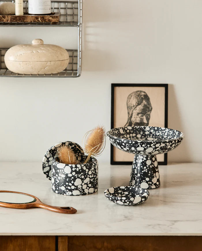 NUSA bowl on foot black/white