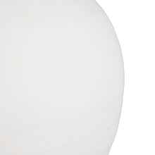 Laden Sie das Bild in den Galerie-Viewer, VASE WHITE MUD 34,00 X 34,00 X 37,00 CM