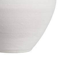 Laden Sie das Bild in den Galerie-Viewer, VASE WHITE MUD 34,00 X 34,00 X 37,00 CM
