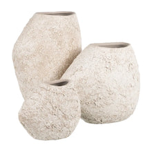 Carica l'immagine nel visualizzatore di Gallery, Rustic white ceramic vase 32 x 15 x 30 cm