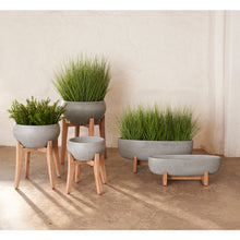 Charger l&#39;image dans la galerie, Pot Cement Rustic W/Wooden Legs S/2 75x24x21,64x19x15