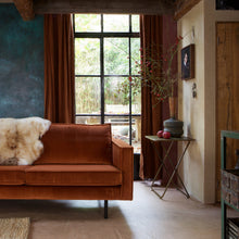 Laden Sie das Bild in den Galerie-Viewer, RODEO SOFA 3-SEATER VELVET RUST