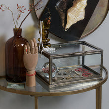 Laden Sie das Bild in den Galerie-Viewer, GODDESS SIDETABLE ANTIQUE BRASS