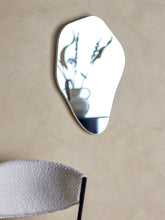 Cargar imagen en el visor de la galería, Aimie Wall Mirror, Silver, Glass