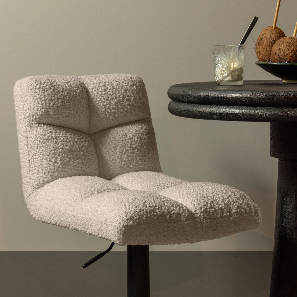 Vinny swivel bar stool bouclé sand