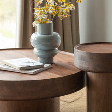 Laden Sie das Bild in den Galerie-Viewer, DARA SIDE TABLE MANGO WOOD BROWN