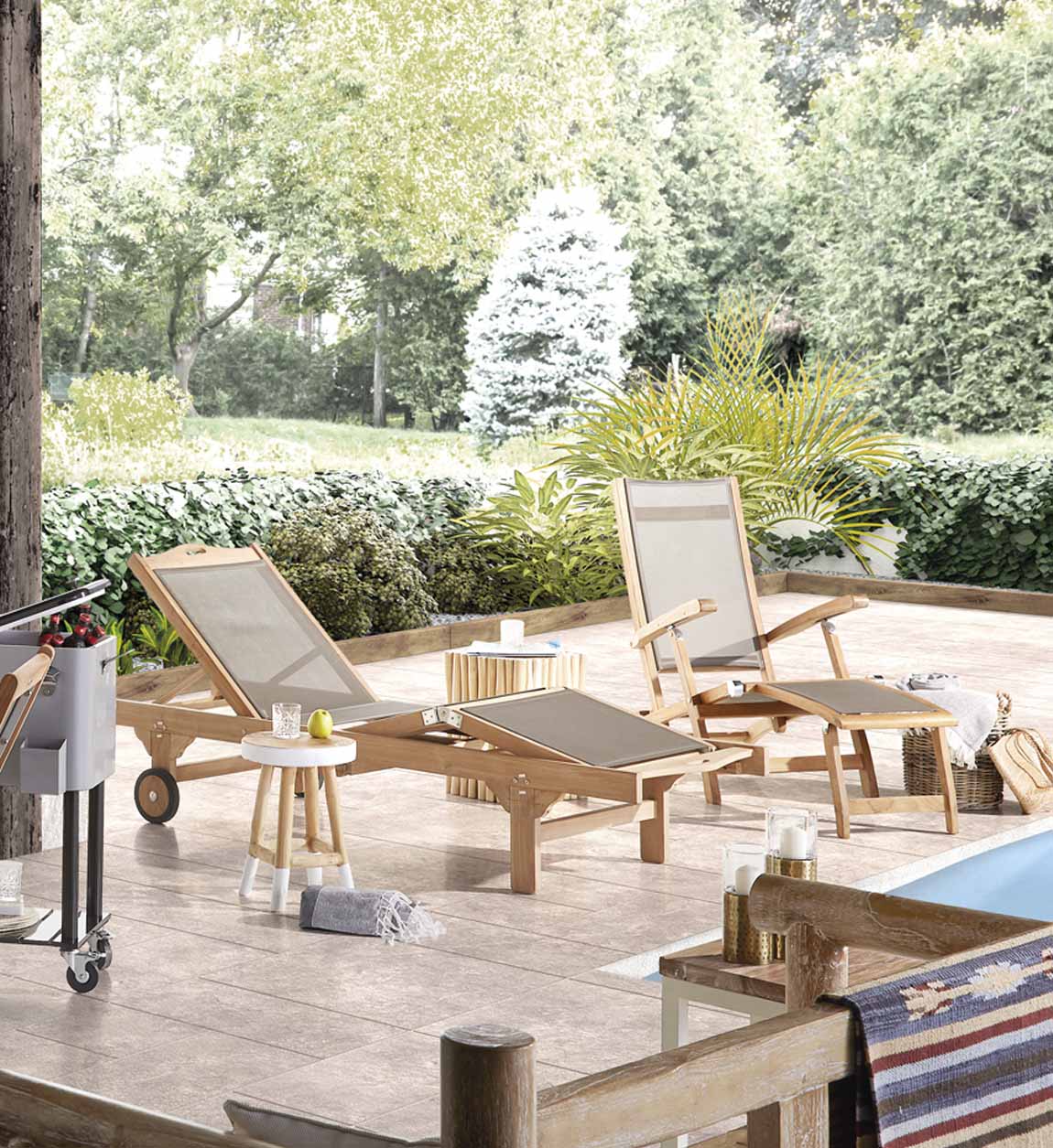 SUN LOUNGER WITH WHEELS