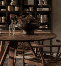 Carica l&#39;immagine nel visualizzatore di Gallery, ARTISAN ROUND DINING TABLE