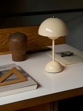 Charger l'image dans la galerie, Flowerpot VP9 Verner Panton 1968