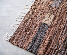 Carica l&#39;immagine nel visualizzatore di Gallery, RECYCLED LEATHER RUG 133X195CM