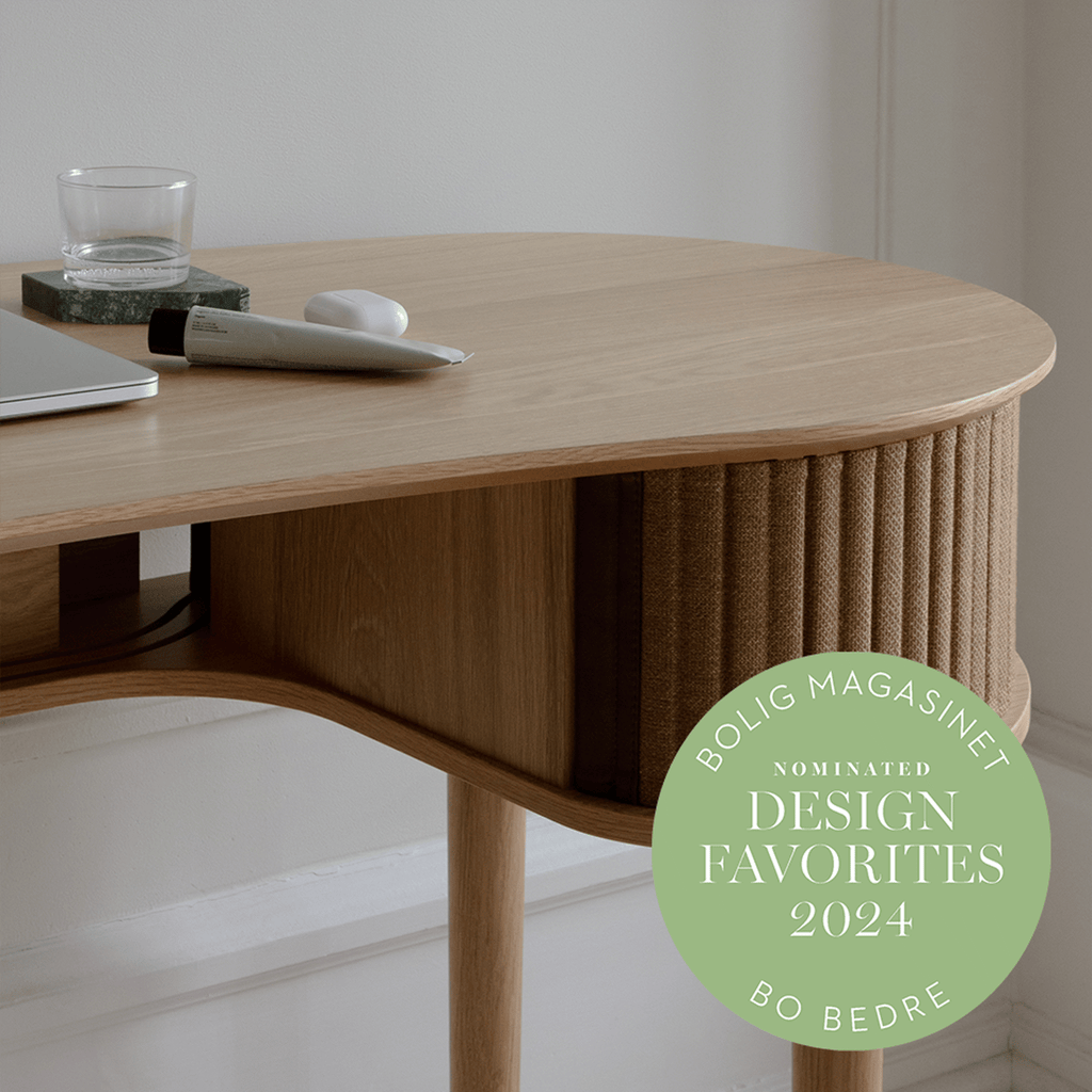 Audacious Desk - lifestyle