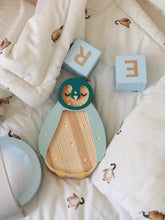 Laden Sie das Bild in den Galerie-Viewer, Lights Baby Penguin Mini