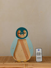 Laden Sie das Bild in den Galerie-Viewer, Lights Baby Penguin Mini
