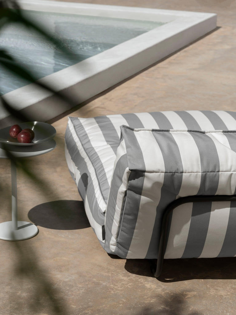 Outdoor Bed -STAY- colour Lily White/Elephant Skin - size 120 x 190 cm