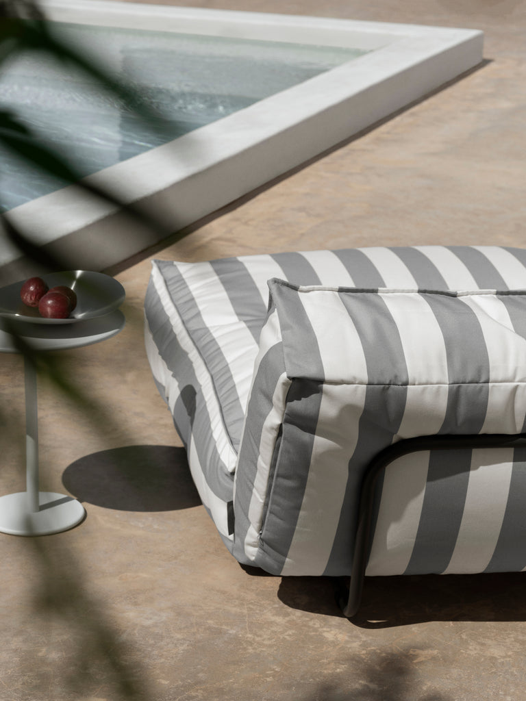 Outdoor Bed -STAY- colour Lily White/Elephant Skin - size 120 x 190 cm