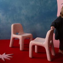 Cargar imagen en el visor de la galería, Charlie Chair Ultra Pink | Limited Edition