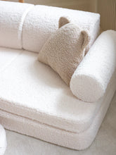 Laden Sie das Bild in den Galerie-Viewer, Cream White Settee