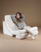 Carica l&#39;immagine nel visualizzatore di Gallery, Cream White Moon Chair