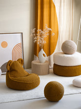 Laden Sie das Bild in den Galerie-Viewer, Maple Ball Cushion