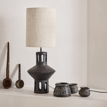 Laden Sie das Bild in den Galerie-Viewer, Terra table lamp black Lily