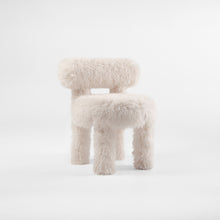 Laden Sie das Bild in den Galerie-Viewer, Chair Gropius CS1 Fluffy Edition