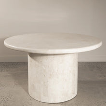 Laden Sie das Bild in den Galerie-Viewer, Paradis Round Dining Table