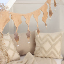Laden Sie das Bild in den Galerie-Viewer, Muslin garland triangles in cinnamon with gold spots