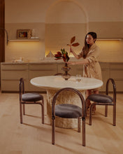 Carica l&#39;immagine nel visualizzatore di Gallery, Isla Round Dining Table