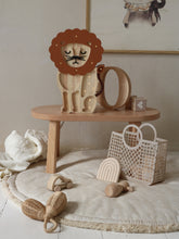 Laden Sie das Bild in den Galerie-Viewer, Little Lights Lion Lamp