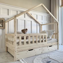 Load image into Gallery viewer, Łóżko Housebed Gabby Plus – 2 szuflady 190×90 Naturalne drewno (szybka wysyłka 48h)
