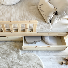 Load image into Gallery viewer, Łóżko Housebed Gabby Plus – 2 szuflady 200×120 Naturalne drewno (szybka wysyłka 48h)